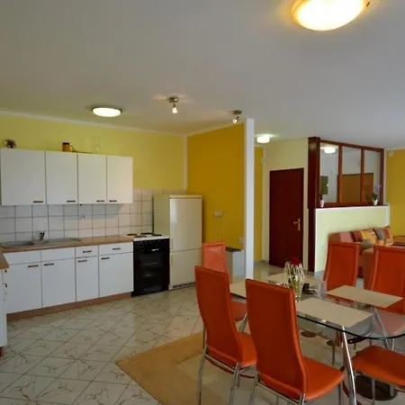 In Vrvari With Balcony, Air Conditioning, Wifi, Washing Machine Apartment Porec