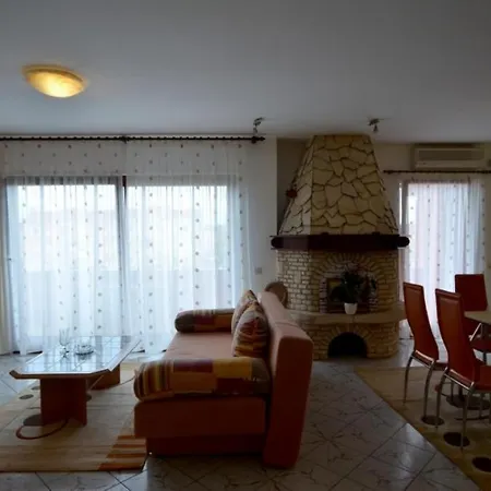 Apartment In Vrvari With Balcony, Air Conditioning, Wifi, Washing Machine *