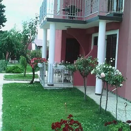 In Vrvari With Balcony, Air Conditioning, Wifi, Washing Machine Porec