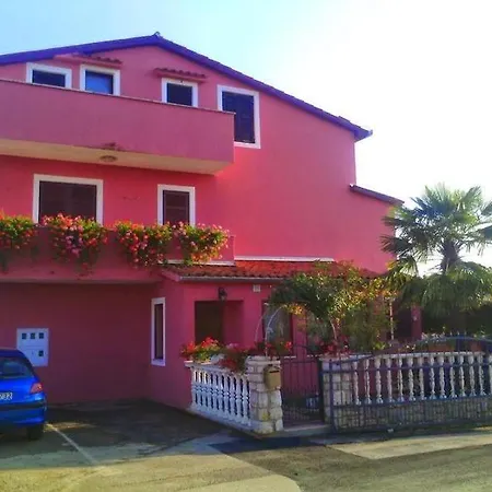 Apartment In Vrvari With Balcony, Air Conditioning, Wifi, Washing Machine