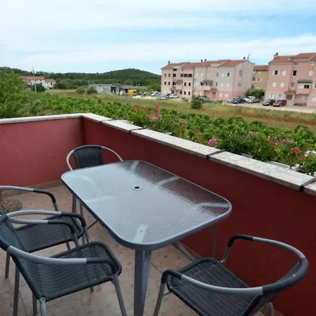 Apartment In Vrvari With Balcony, Air Conditioning, Wifi, Washing Machine Porec