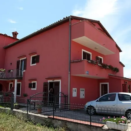 In Vrvari With Balcony, Air Conditioning, Wifi, Washing Machine Apartamento *