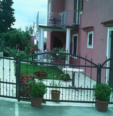 In Vrvari With Balcony, Air Conditioning, Wifi, Washing Machine Apartment Porec