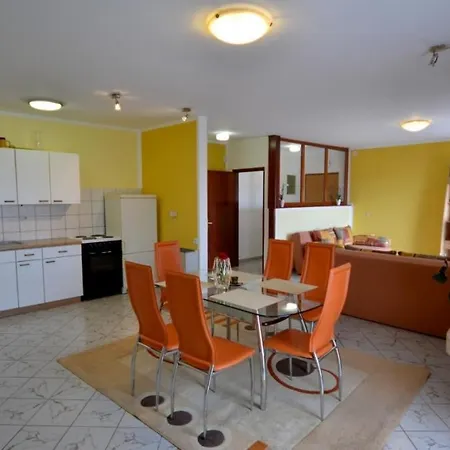 Apartment In Vrvari With Balcony, Air Conditioning, Wifi, Washing Machine *